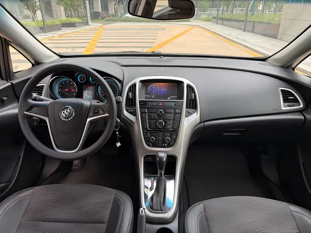 Buick Excelle 2012