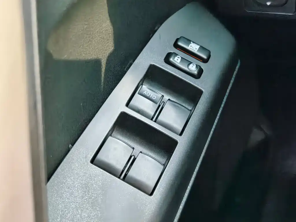 Toyota RAV4 2017 — фото 28