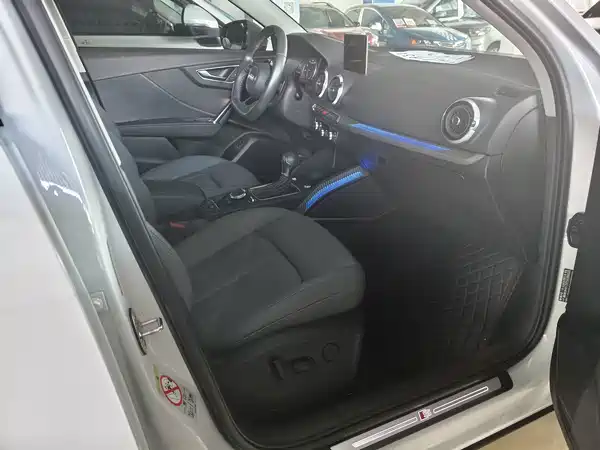 Audi Q2L 2023