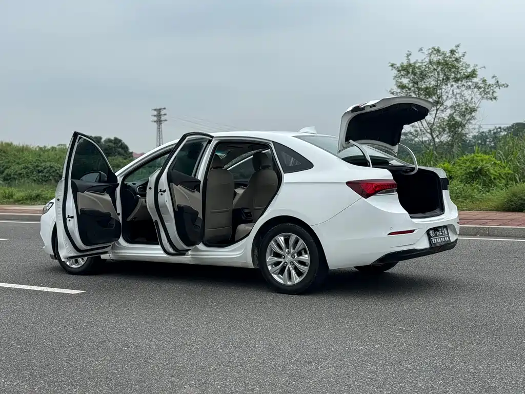 Buick Excelle 2019 — фото 26