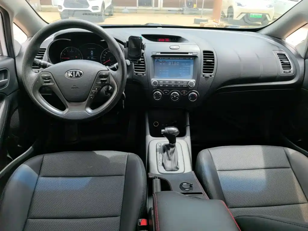 Kia K3 2015 — фото 10