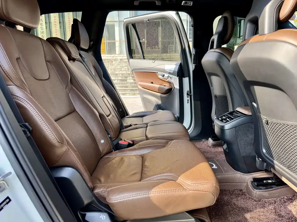 Volvo XC90 2020 — фото 13