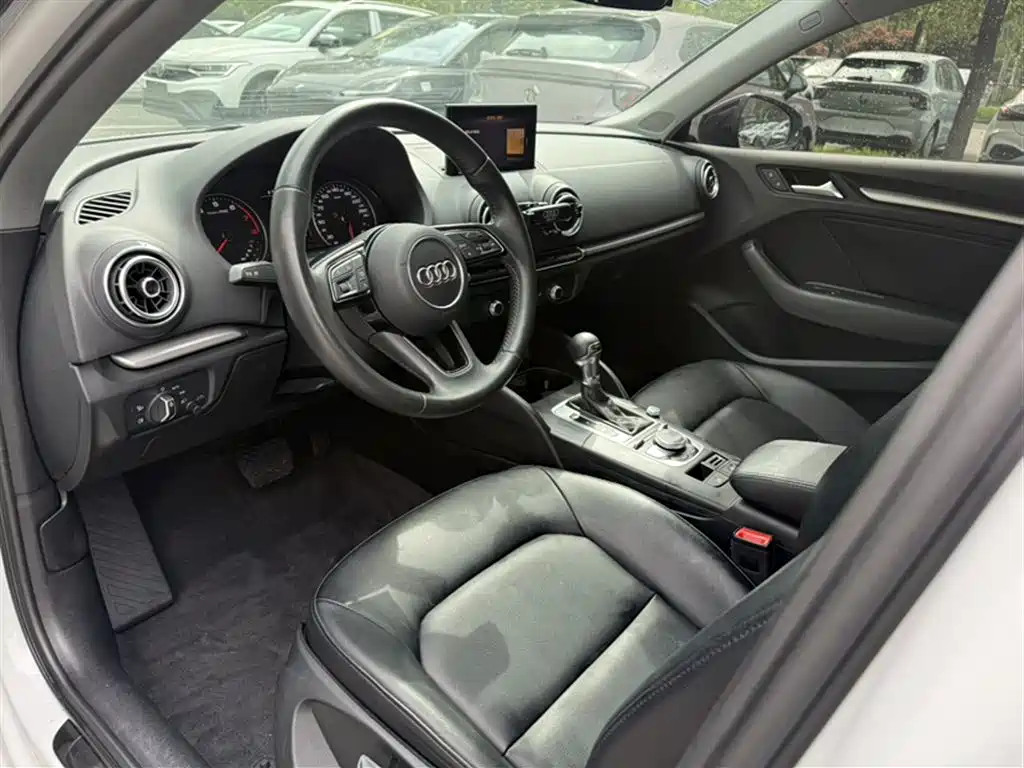 Audi A3 2018 — фото 12