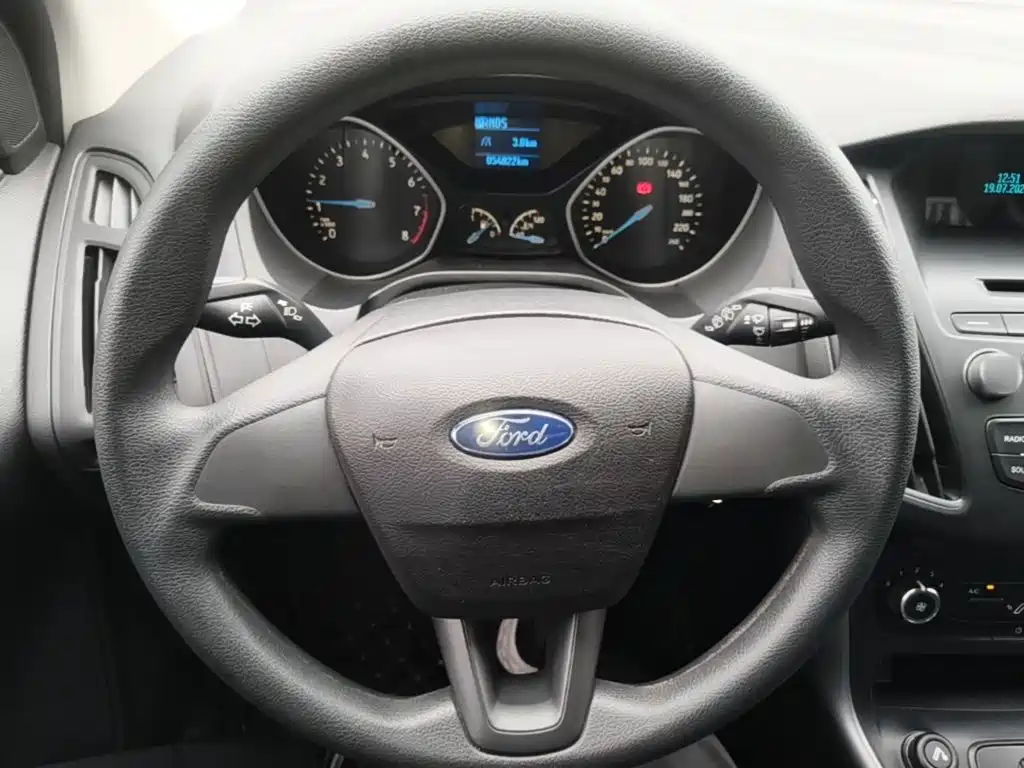 Ford Focus 2016 — фото 11
