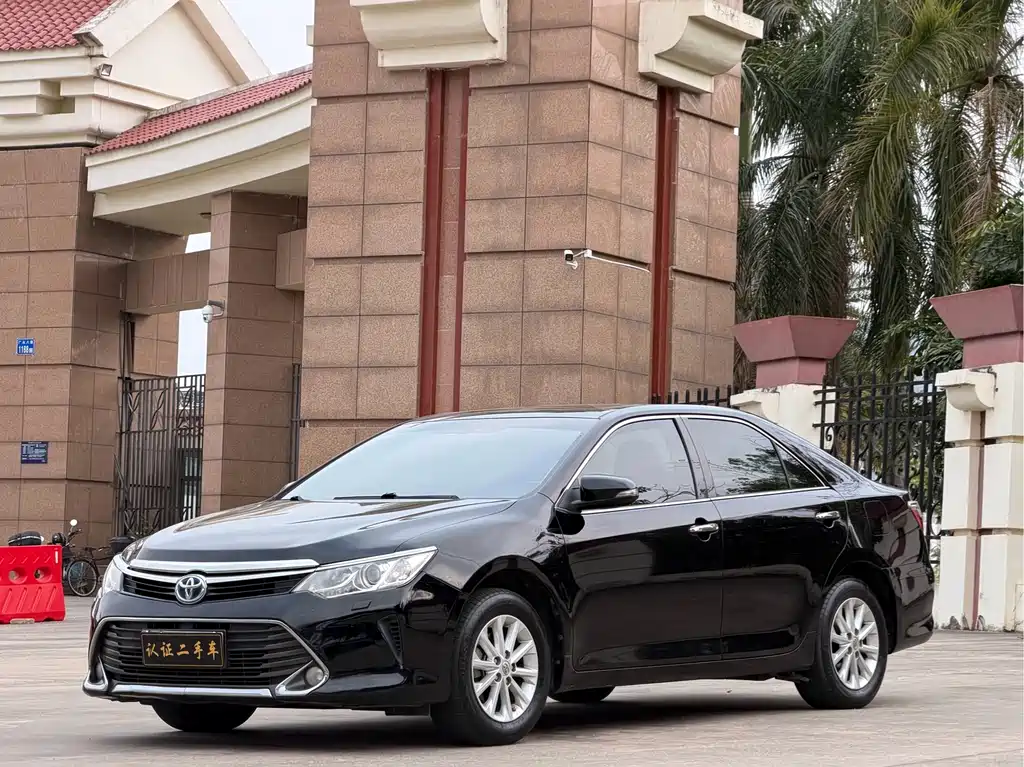Toyota Camry 2016 — фото 1