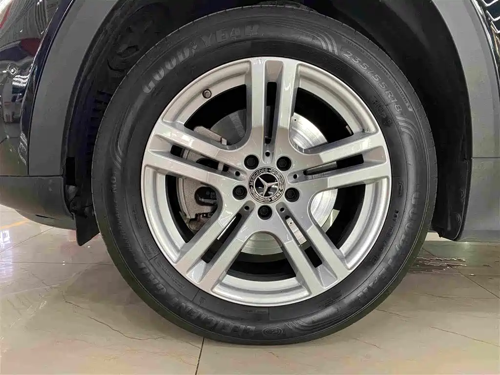 Mercedes-Benz GLB 2023