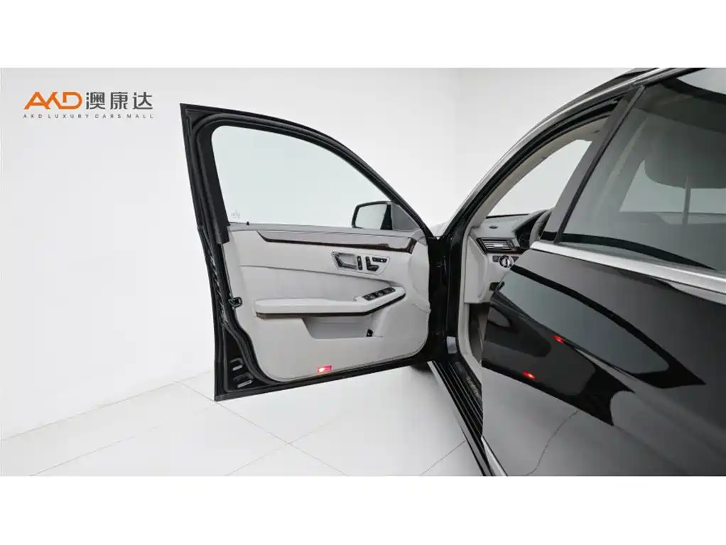 Mercedes-Benz E-Class 2012 — фото 10