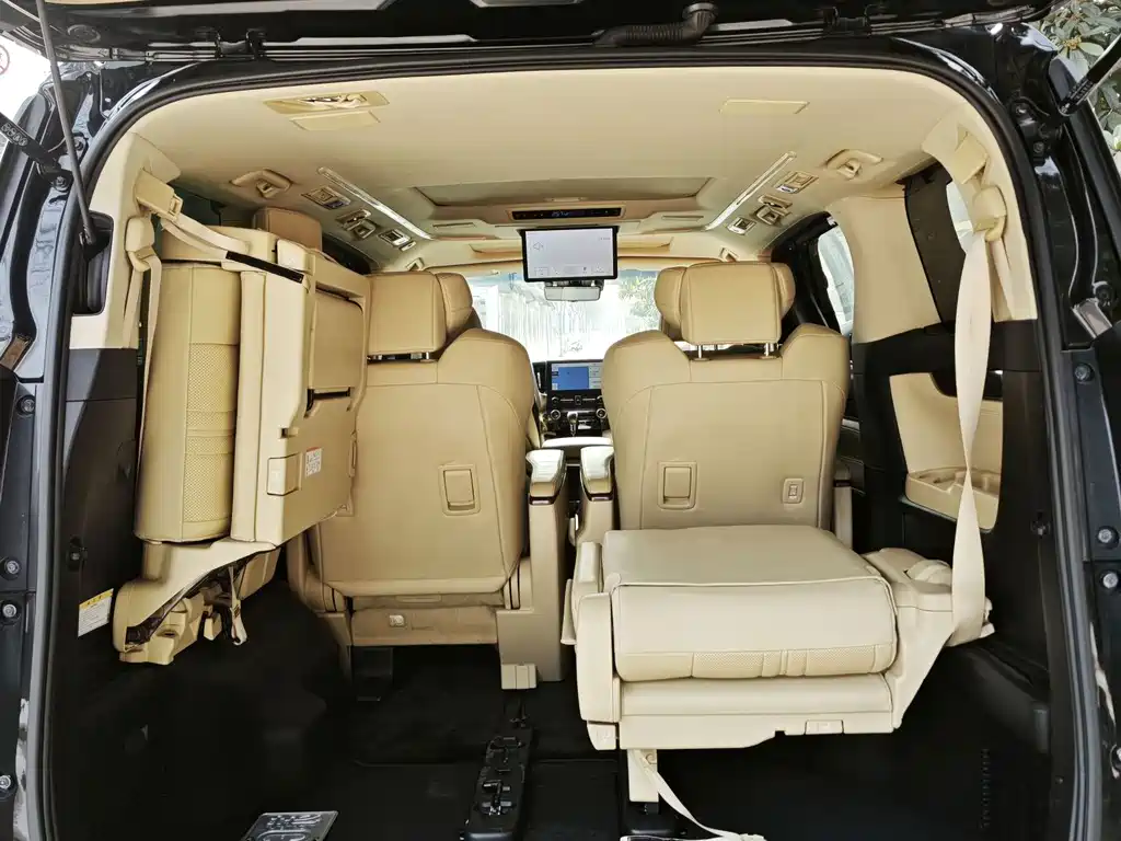 Toyota Alphard 2021 — фото 6