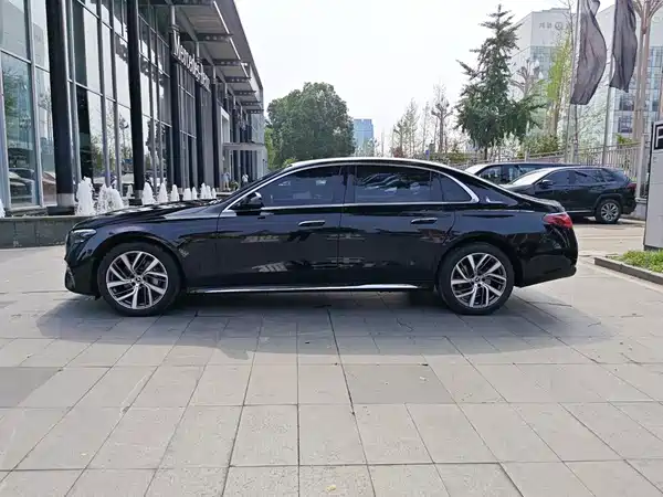 Mercedes-Benz E-Class 2024