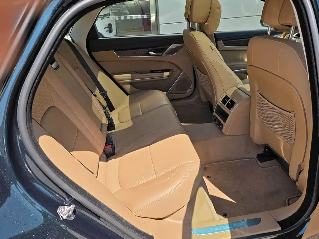 Jaguar XFL 2025 — фото 15