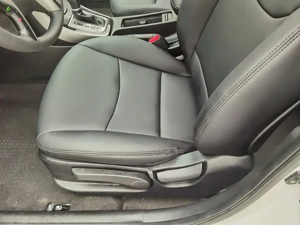 Hyundai Elantra 2015 — фото 20