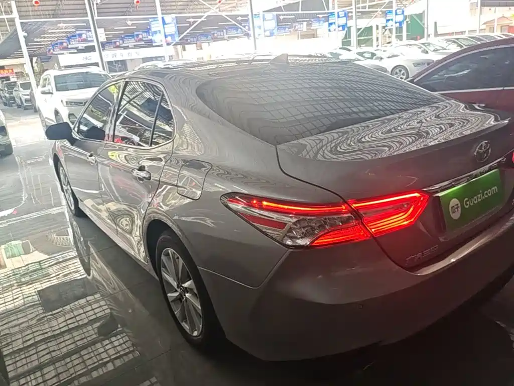 Toyota Camry 2023 — фото 5