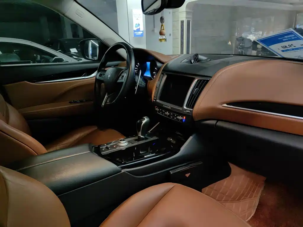 Maserati Levante 2019 — фото 12