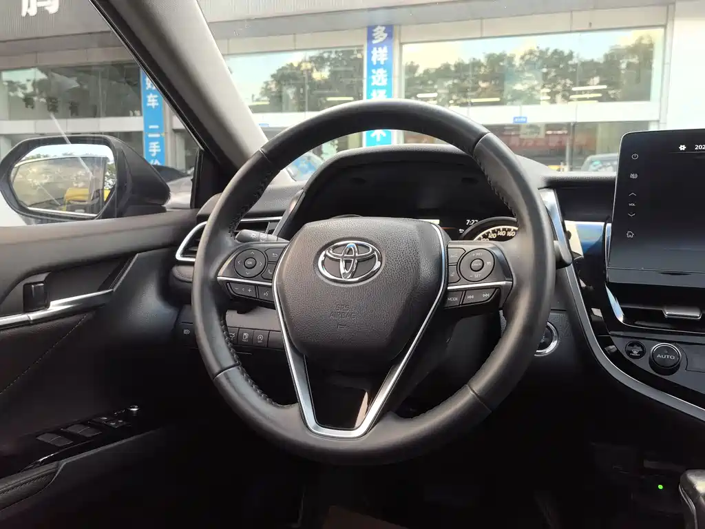 Toyota Camry 2021 — фото 10