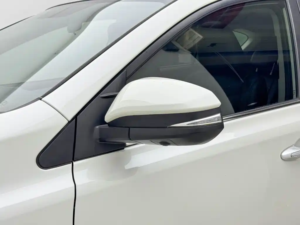 Toyota RAV4 2017 — фото 12