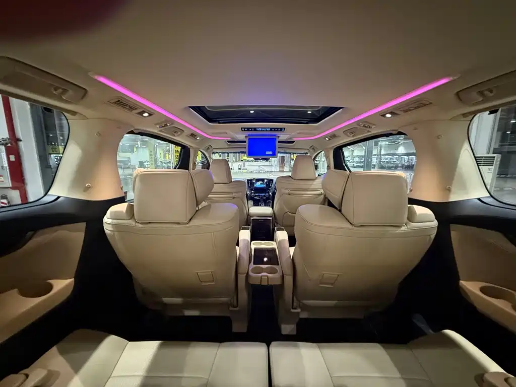 Toyota Alphard 2019 — фото 18