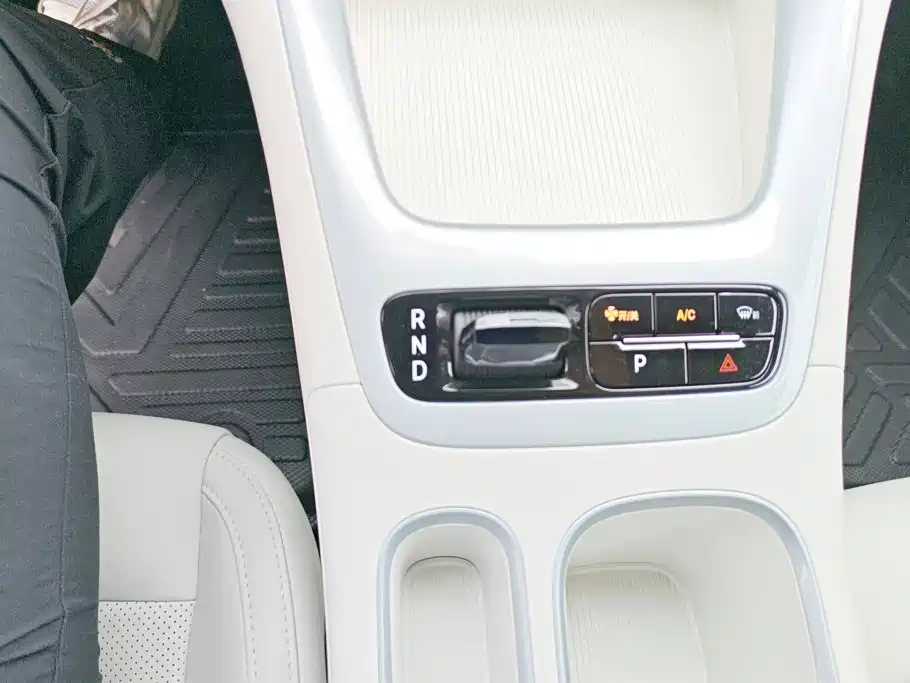Geely Galaxy Starwish 2025 — фото 16