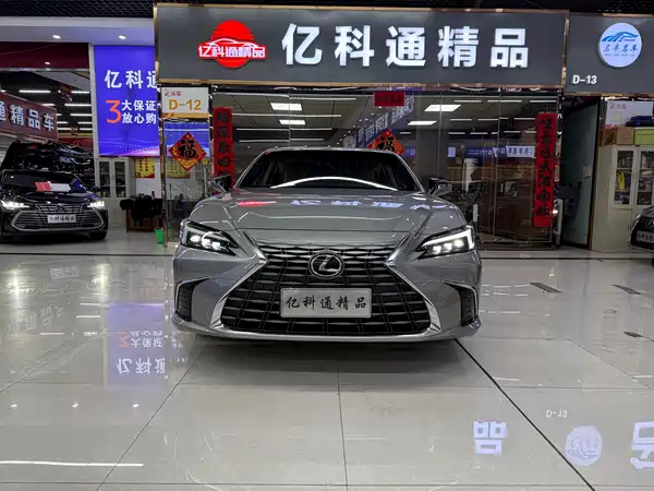Lexus ES 2025