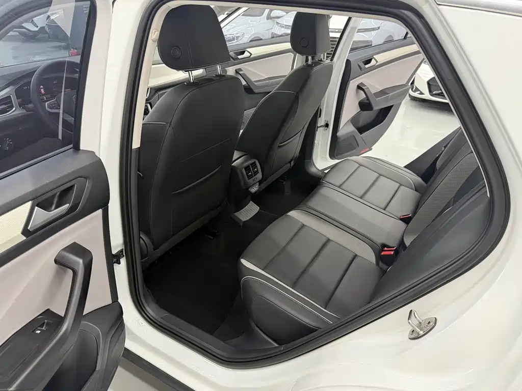 Volkswagen T-Roc 2023 — фото 20