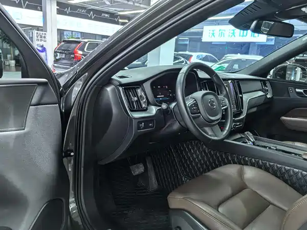 Volvo XC60 2022