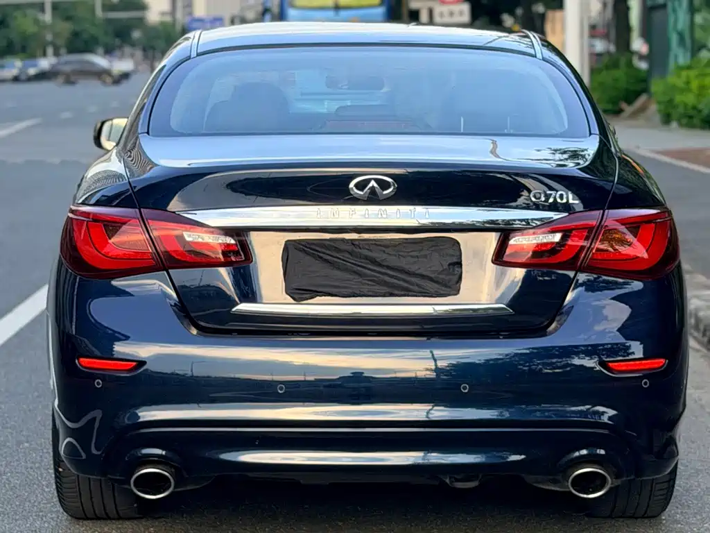Infiniti Q70 2017 — фото 16