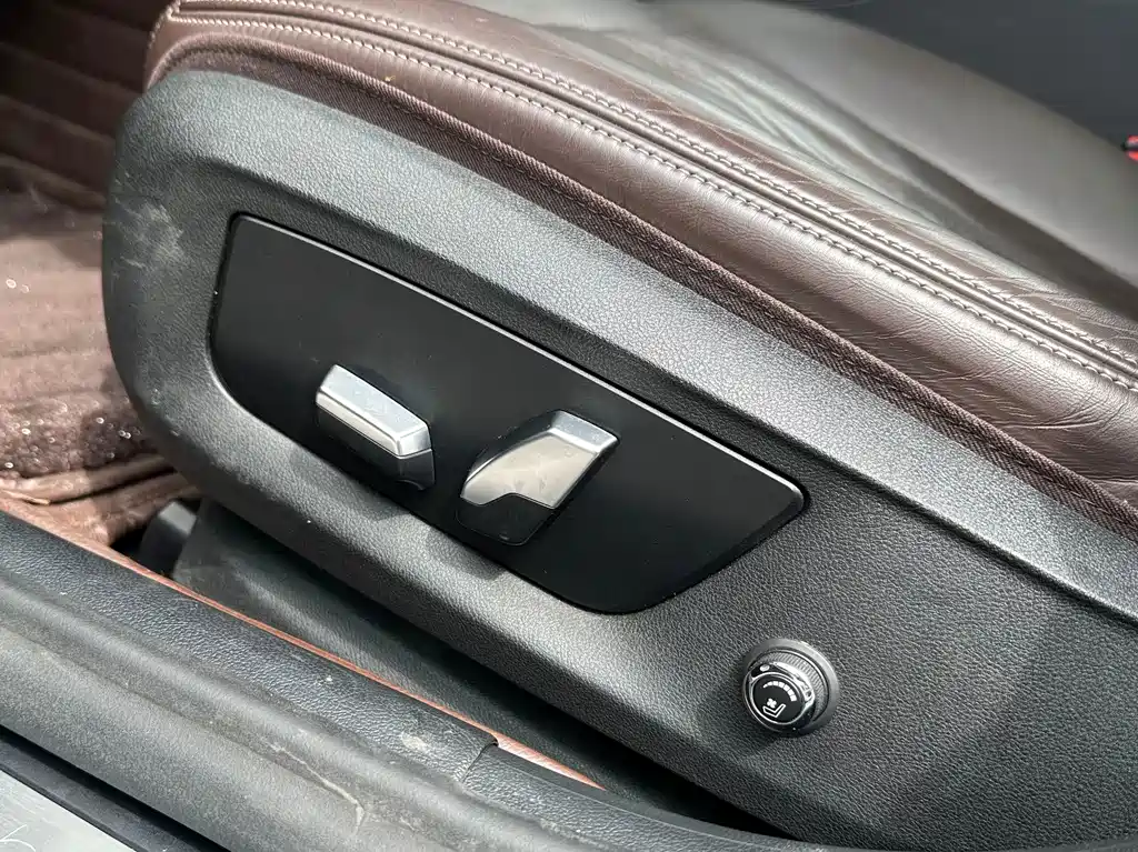 BMW 5 Series 2020 — фото 11