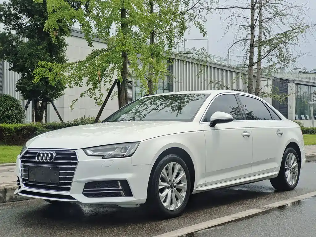 Audi A4L 2020 — фото 1