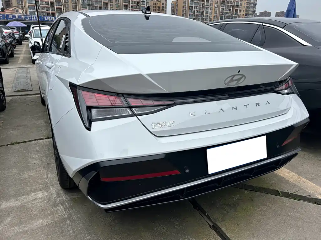 Hyundai Elantra 2023 — фото 13
