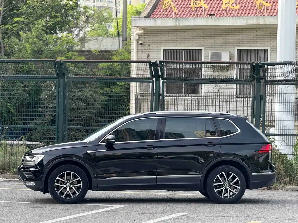 Volkswagen Tiguan L 2017 — фото 10