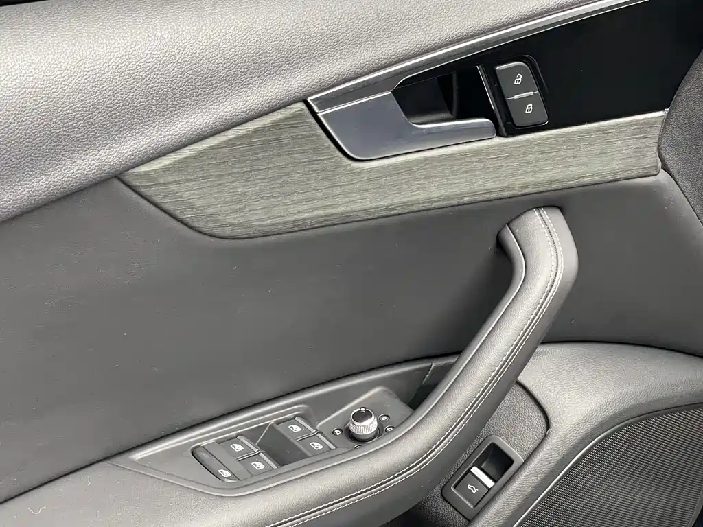 Audi A4L 2023 — фото 19
