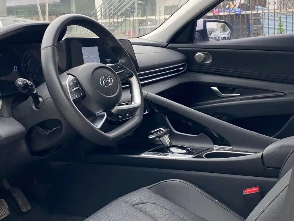 Hyundai Elantra 2022