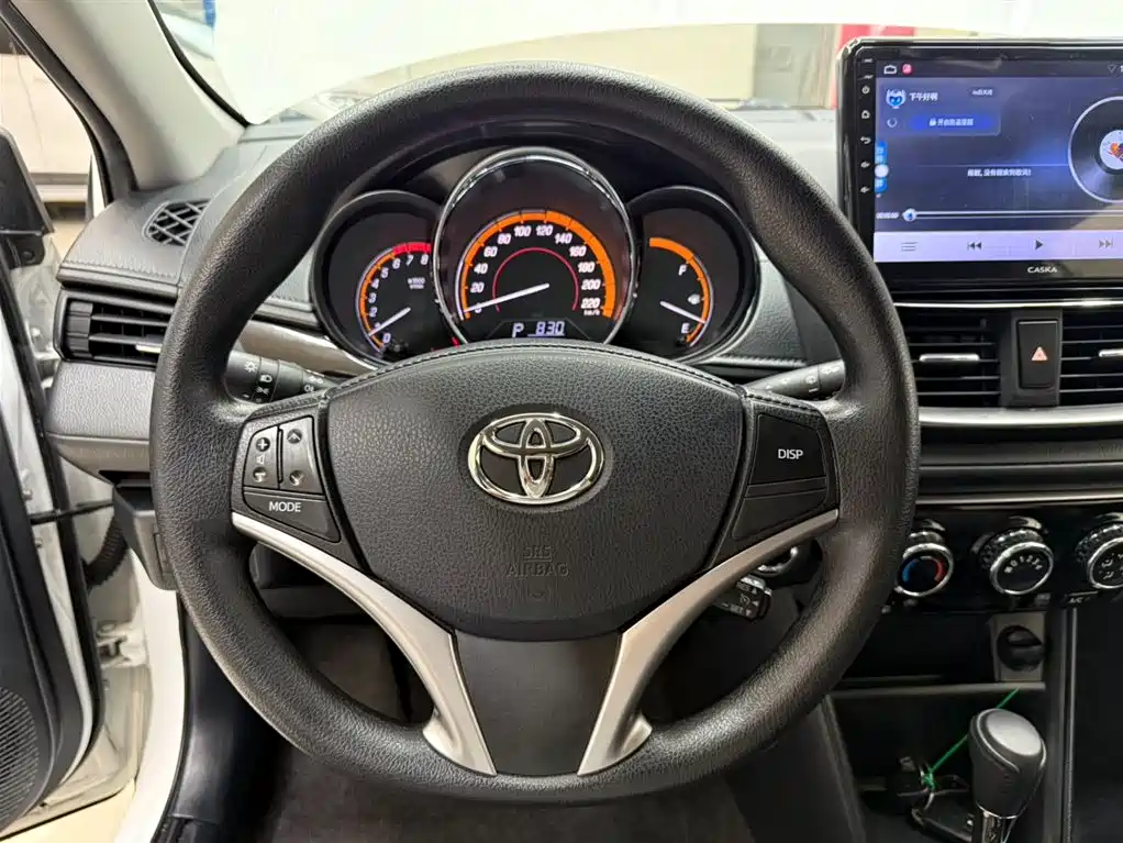 Toyota Yaris L 2022 — фото 11
