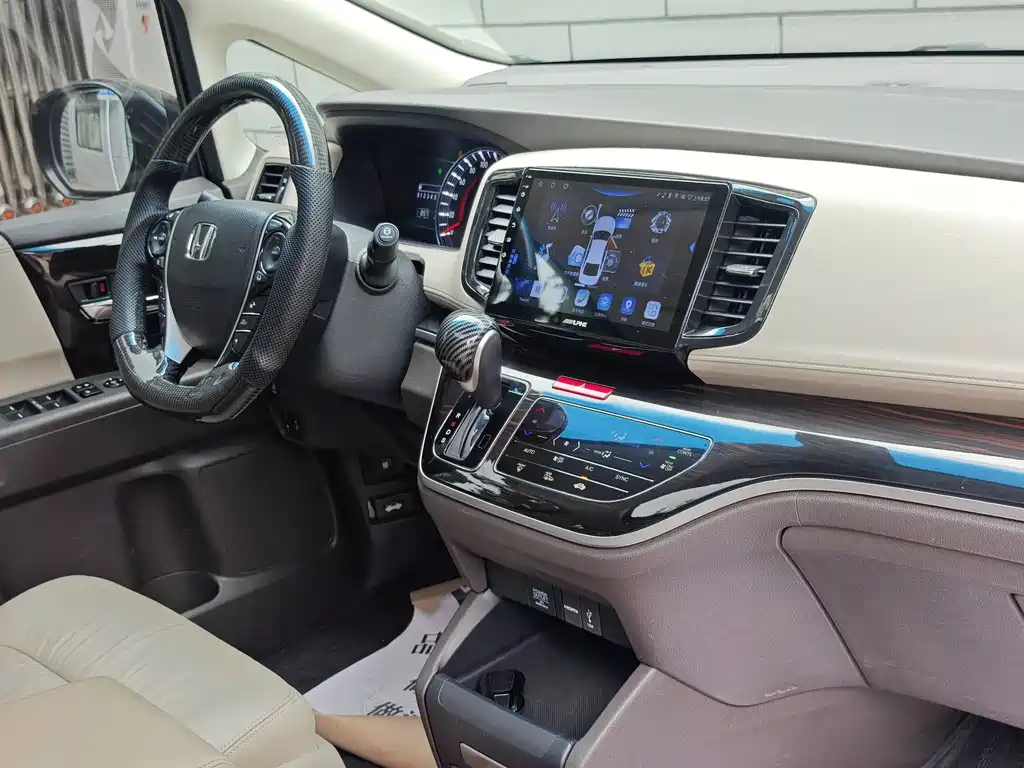Honda Odyssey 2018 — фото 10