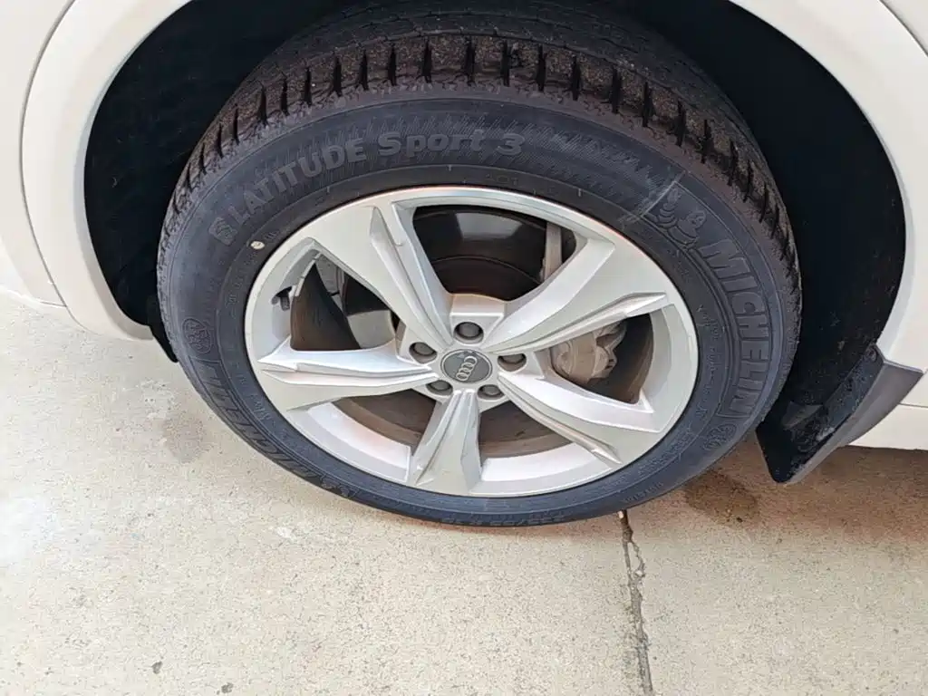 Audi Q5L 2020 — фото 23