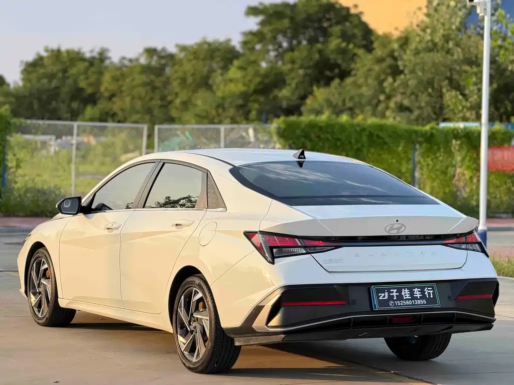 Hyundai Elantra 2024