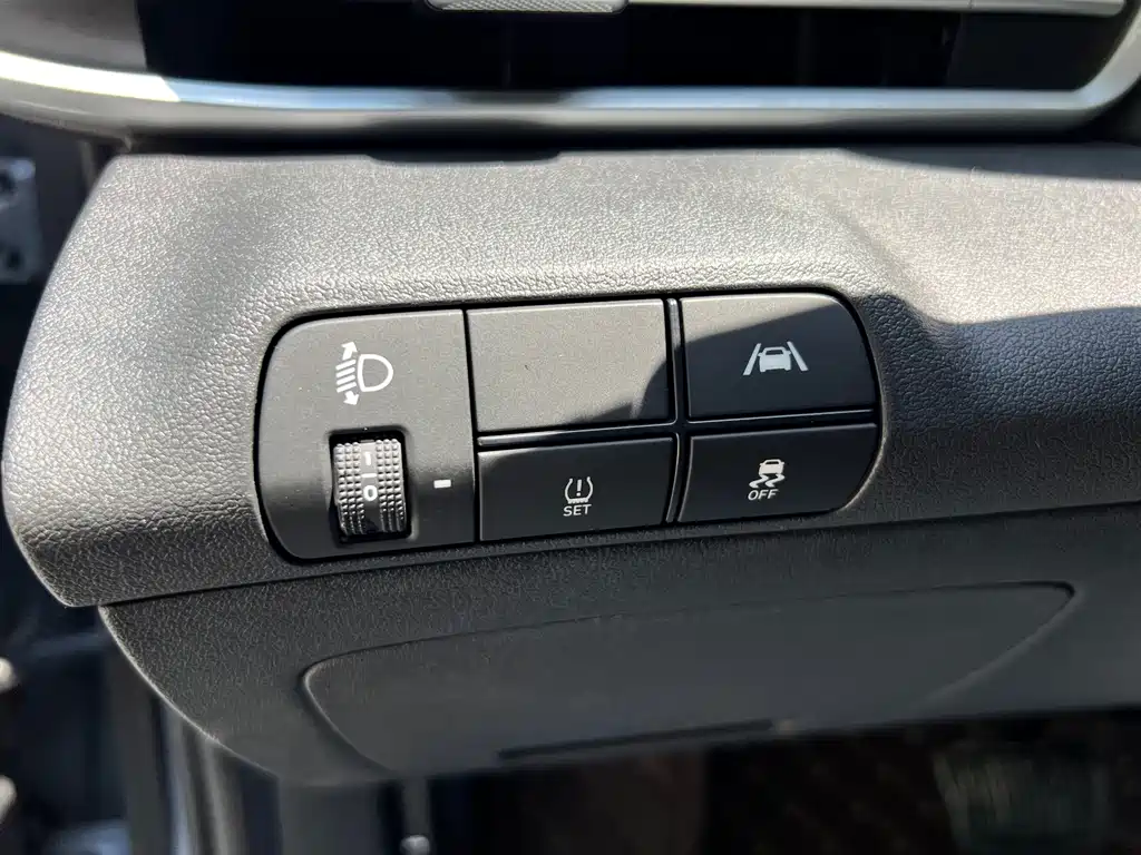 Hyundai Elantra 2023 — фото 23