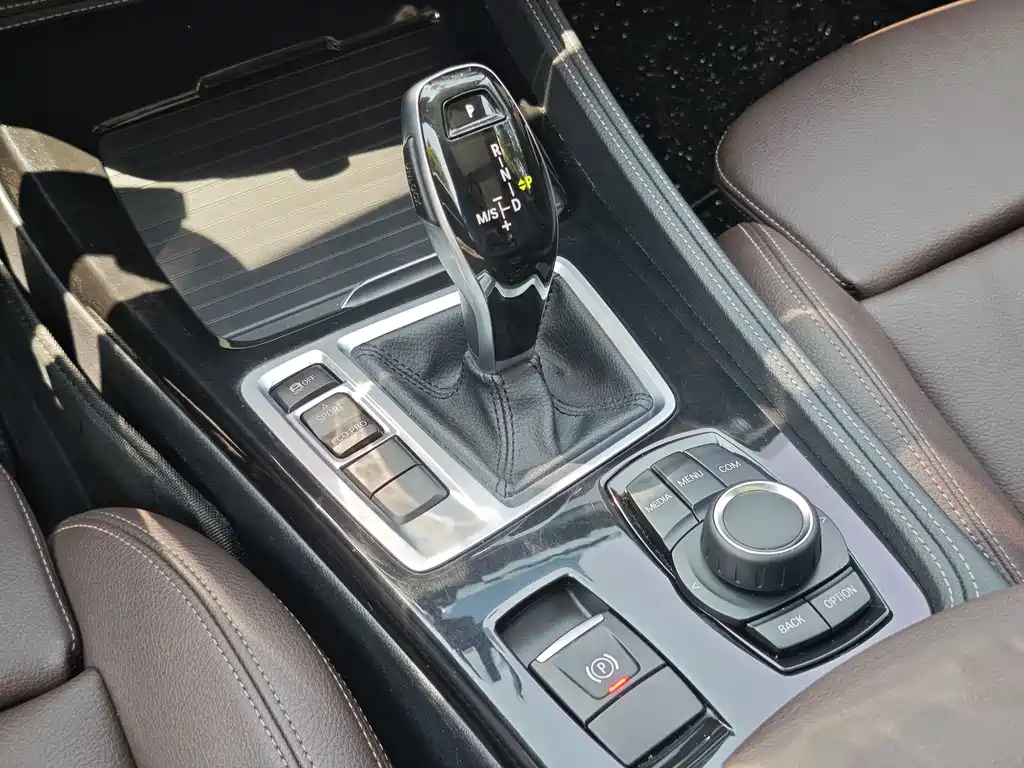 BMW 1 Series 2020 — фото 15