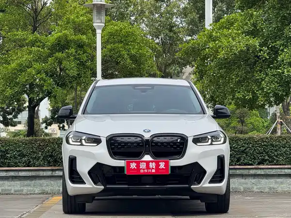 BMW iX3 2025