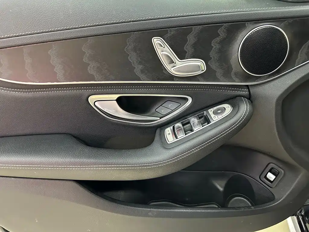 Mercedes-Benz C-Class 2019 — фото 16