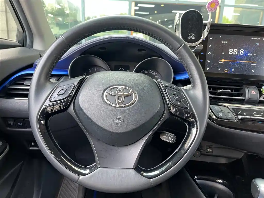 Toyota C-HR 2022 — фото 11