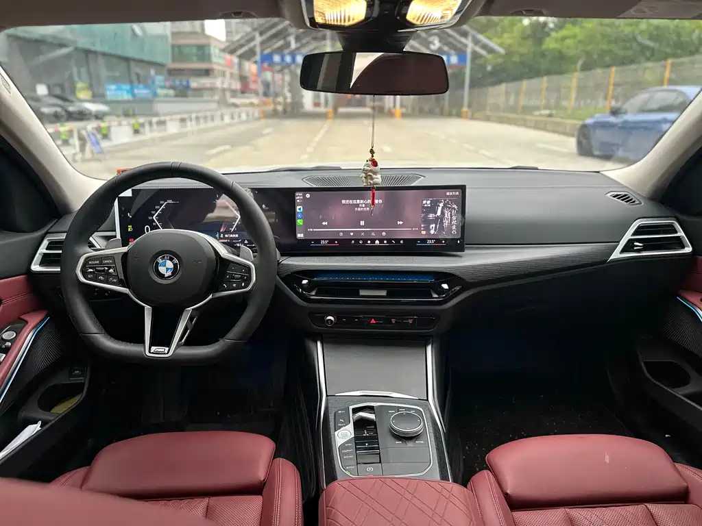 BMW 3 Series 2025 — фото 10