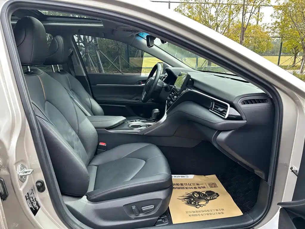Toyota Camry 2023 — фото 12
