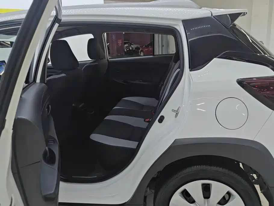 Toyota Yaris L 2020 — фото 11