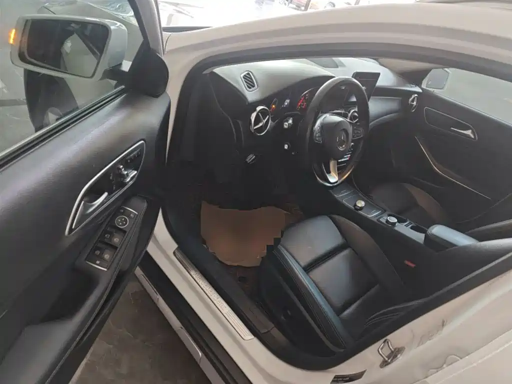Mercedes-Benz GLA 2018 — фото 16