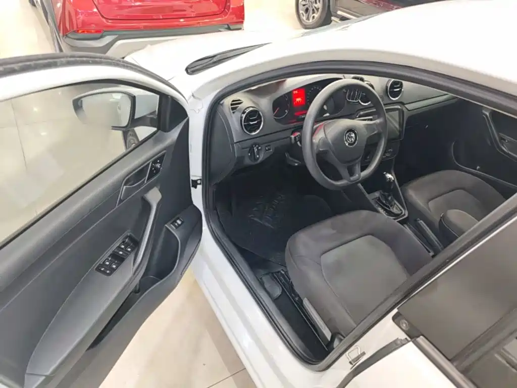 Volkswagen Jetta 2019 — фото 16