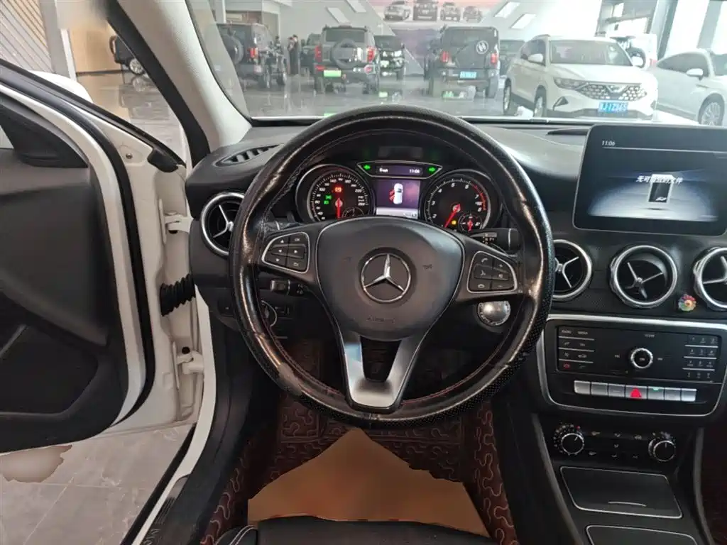 Mercedes-Benz GLA 2018 — фото 11