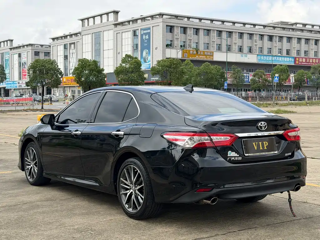 Toyota Camry 2021 — фото 8