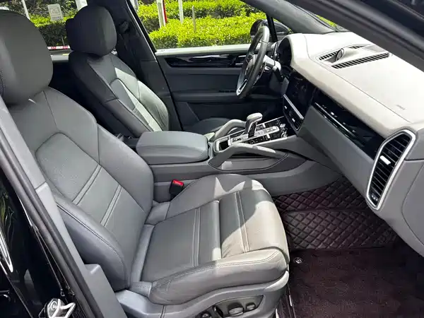Porsche Cayenne 2023