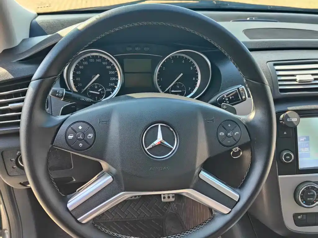 Mercedes-Benz R-Class 2016 — фото 17