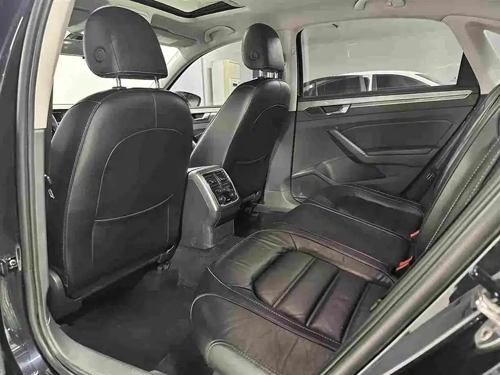 Volkswagen Passat 2018 — фото 14